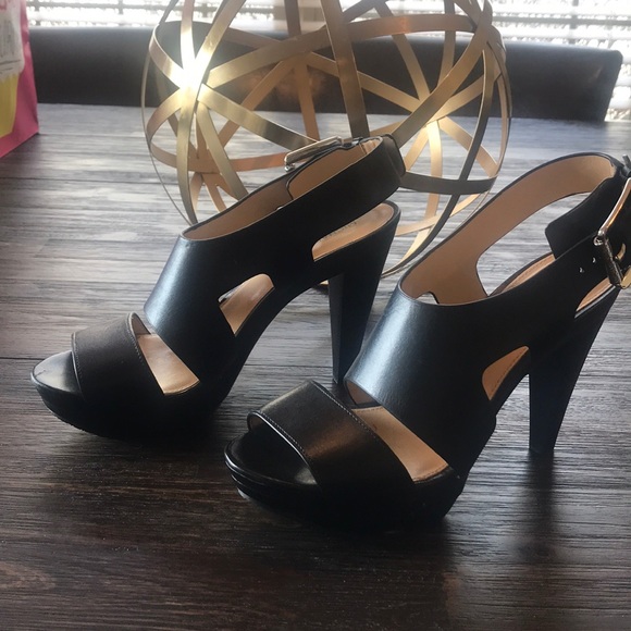 Micheal Kors black, open-toe 4” heels size 10 - Picture 3 of 8